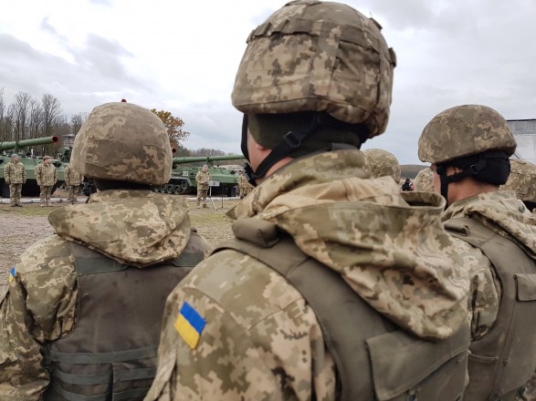 Порошенко: на ракетные войска и артиллерию доводится 70% боевих огневых задач на Донбассе