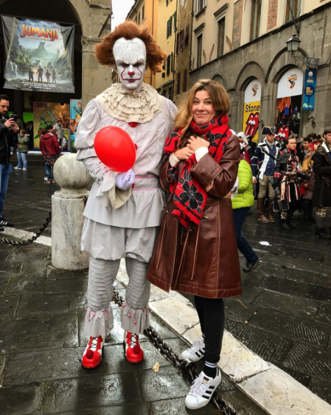 Жанна Бадоева сфотографировалась с клоуном