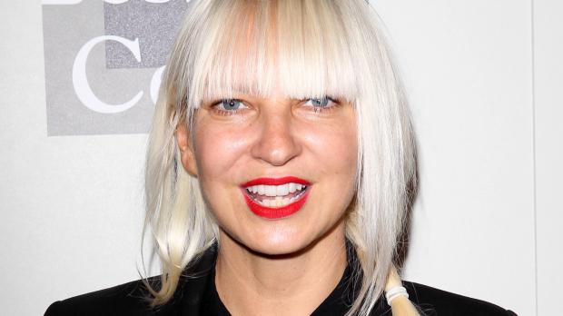 Sia показала свои пикантные фото чтоб опередить хакеров