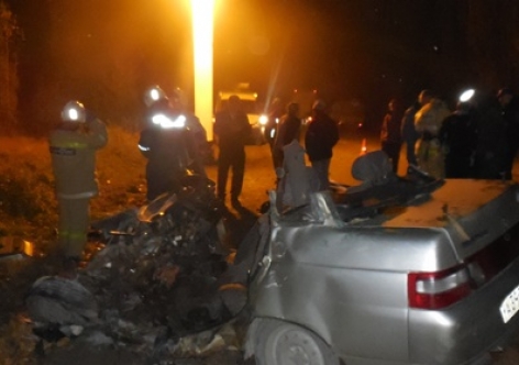 В ДТП с бетоновозом на крымской трассе погибли водитель и пассажир ВАЗа [фото]
