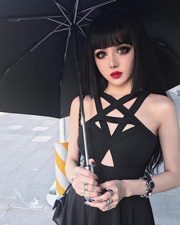 Кина Шен: новая китайская Барби выпустила косметику собственного бренда