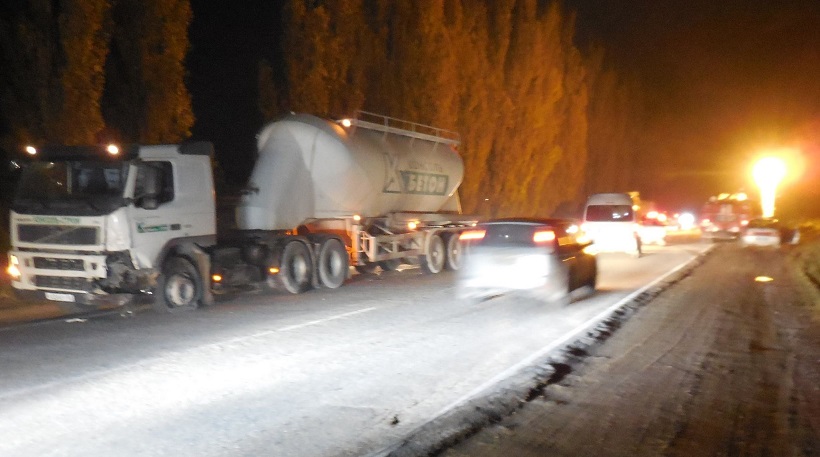 В ДТП с бетоновозом на крымской трассе погибли водитель и пассажир ВАЗа [фото]
