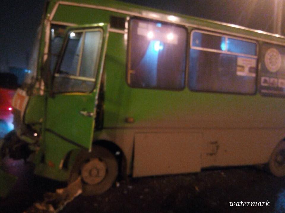 В Харькове столкнулись две маршрутки. Потерпели 10 человек(фото)