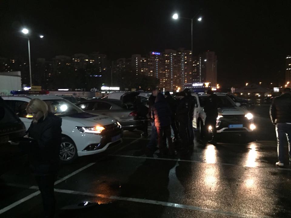 В Киеве спецназ застопорил авто со взрывчаткой - фото