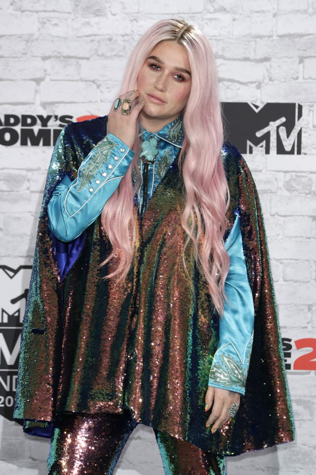 Шок дня…Будто выглядела певица Кеша на MTV EMA 2017?