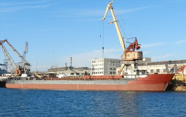 В Керченском проливе судовладелец бросил корабль