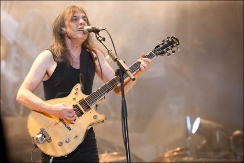 Погиб гитарист группы AC/DC Малькольм Янг