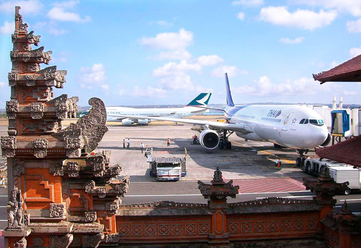 Аэропорт на о. Бали возобновил работу досрочно