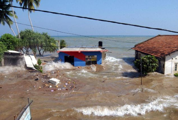 На центральную и южную доли Шри-Ланки обрушился ураган