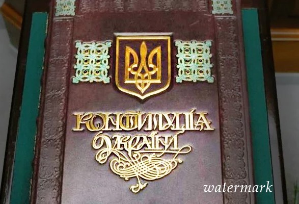 Чертеж конфигураций в Конституцию по Крыму осмотрят в наиблежайшее время – Порошенко